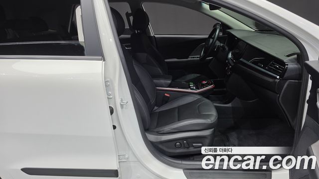 Kia Niro Plus Air 2024 — фото 11