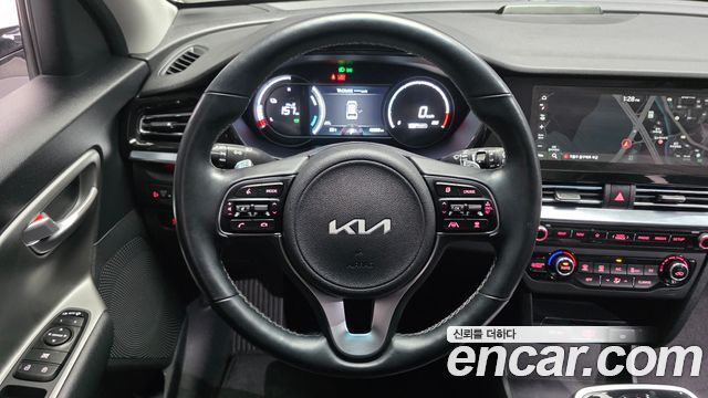 Kia Niro Plus Air 2024 — фото 13