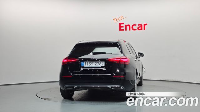 Mercedes-Benz A-Class (W177) A220 Hatchback 2024 — фото 4