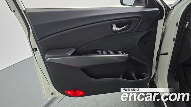 KG Mobility (SsangYong) Tivoli Armor Gear Plus 2WD 2019 — фото 24