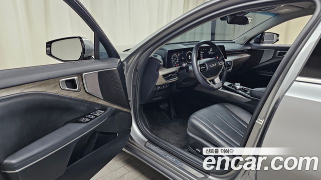 Kia K8 2.5 Gasoline 2WD Noblesse 2023 — фото 10