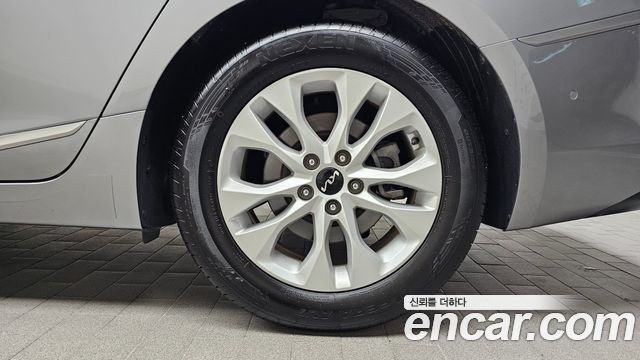 Kia K8 2.5 Gasoline 2WD Noblesse 2023 — фото 21