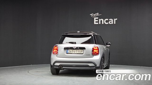 MINI Cooper Classic Plus 3rd 2024 — фото 4