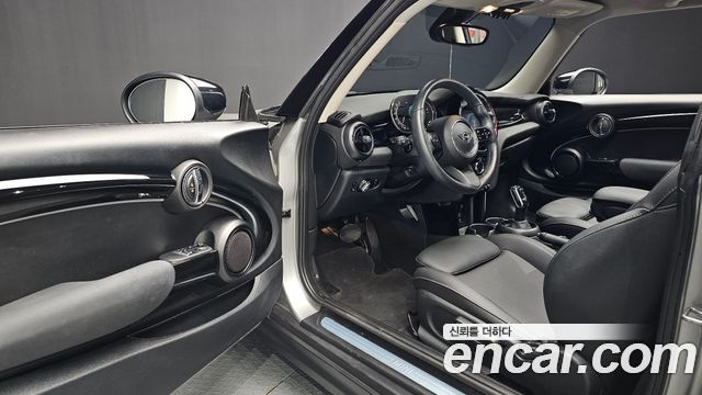 MINI Cooper Classic Plus 3rd 2024 — фото 10