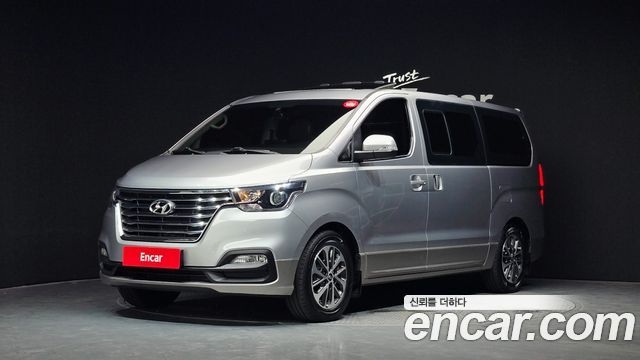 Hyundai Grand Starex Urban 9-Seater Exclusive 2019 — фото 1