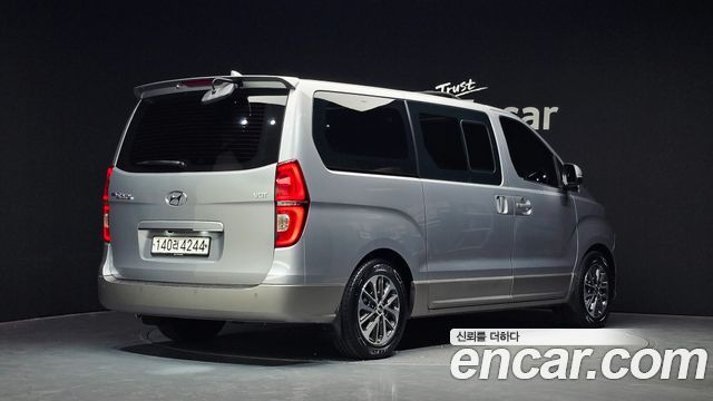 Hyundai Grand Starex Urban 9-Seater Exclusive 2019 — фото 2