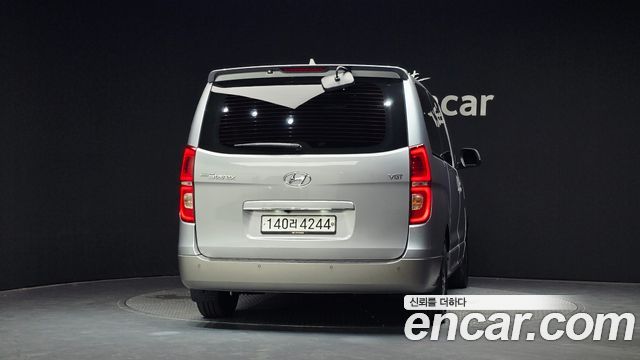 Hyundai Grand Starex Urban 9-Seater Exclusive 2019 — фото 4