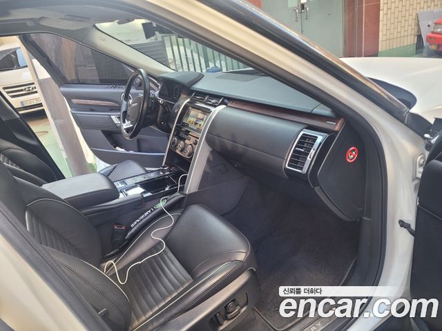 Land Rover Discovery 5 3.0 TD6 HSE Luxury 2018 — фото 6