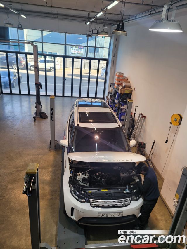 Land Rover Discovery 5 3.0 TD6 HSE Luxury 2018 — фото 7