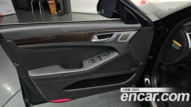 Genesis G80 3.3 GDI AWD Premium Luxury 2018 — фото 24