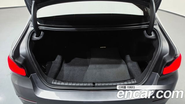 BMW 5 Series (G30) 530i xDrive Luxury 2023 — фото 20