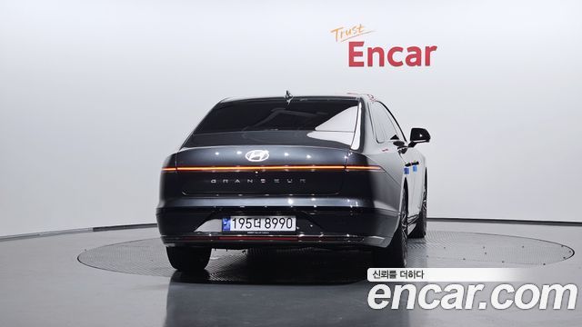 Hyundai Grandeur (GN7) 2,5 Gasoline 2WD Calligraphy 2023 — фото 4