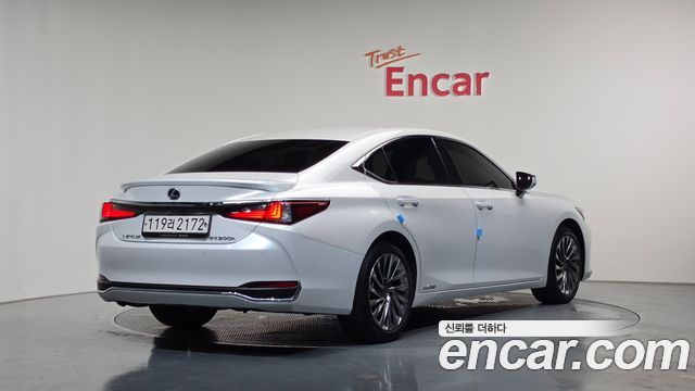 Lexus ES300h (VII) Luxury Plus 2021 — фото 2