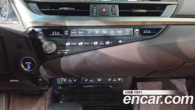 Lexus ES300h (VII) Luxury Plus 2021 — фото 12