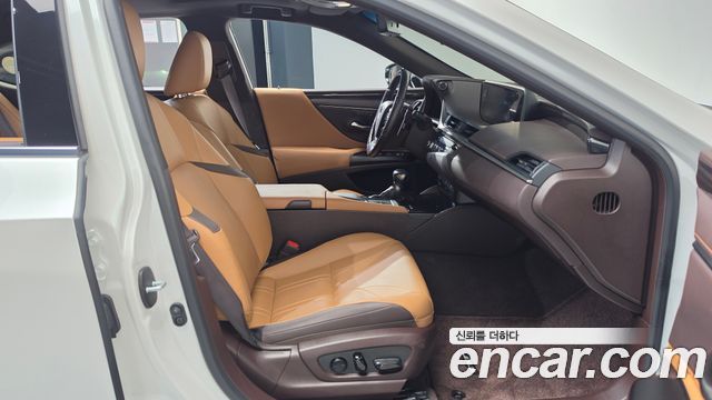 Lexus ES300h (VII) Luxury Plus 2021 — фото 26