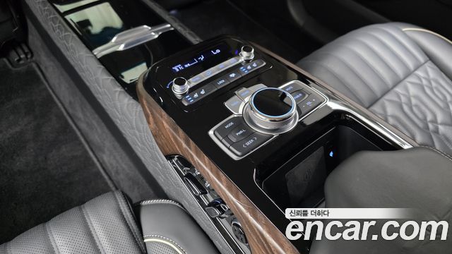 Genesis G90 5.0 AWD Limousine Prestige 2021 — фото 19