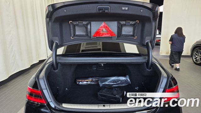 Genesis G90 5.0 AWD Limousine Prestige 2021 — фото 20