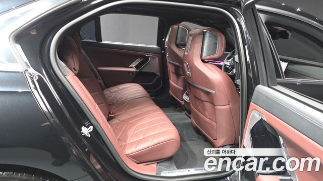 BMW 7 Series (G70) 740i xDrive M Sport Limited 2024 — фото 12