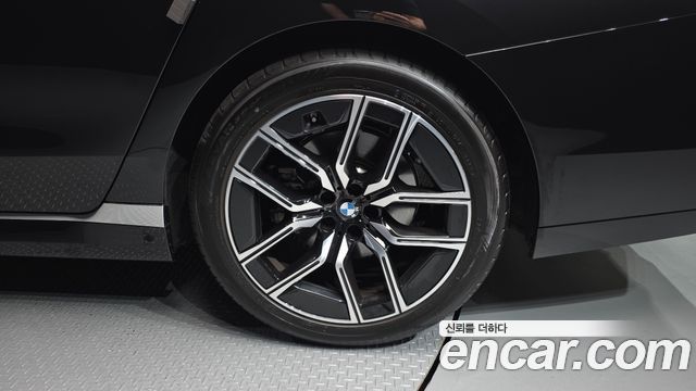 BMW 7 Series (G70) 740i xDrive M Sport Limited 2024 — фото 21