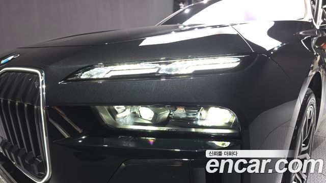 BMW 7 Series (G70) 740i xDrive M Sport Limited 2024 — фото 22