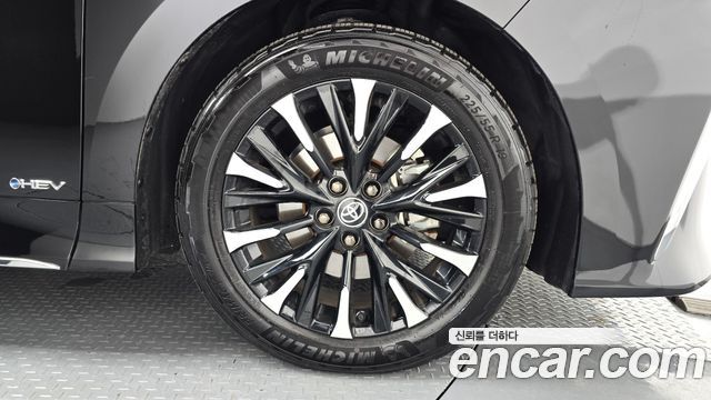 Toyota Alphard (IV) 2.5 HEV Executive AWD 2025 — фото 21