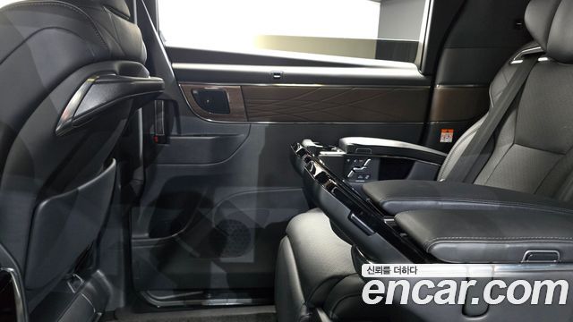 Toyota Alphard (IV) 2.5 HEV Executive AWD 2025 — фото 25