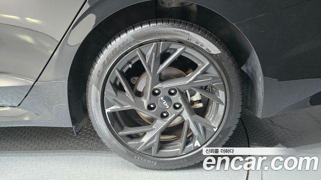 Kia K5 (III) 2.0 Prestige 2024 — фото 27
