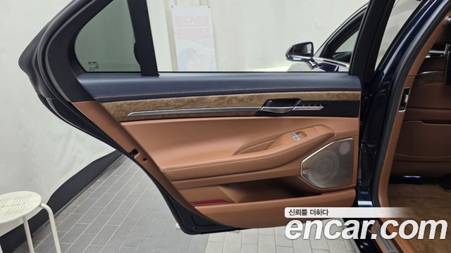 Genesis G90 5.0 AWD Limousine Prestige 2019 — фото 25