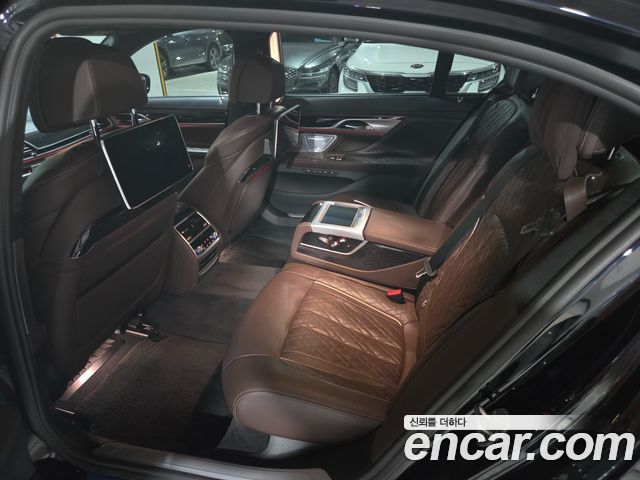 BMW 7 Series (G11) 740Li xDrive M Sport Package 2022 — фото 10