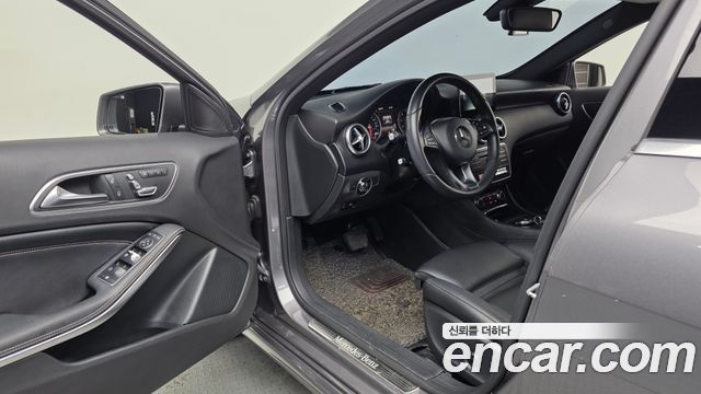 Mercedes-Benz A-Class (W176) A200 2016 — фото 10