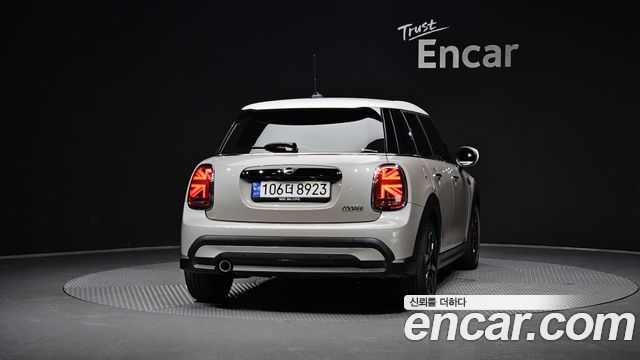 MINI Cooper 5Door Classic Third Generation 2024 — фото 4