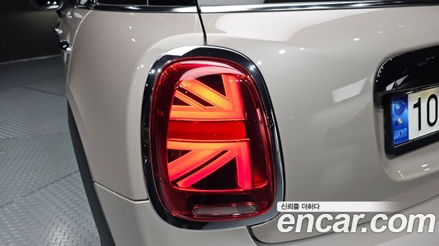 MINI Cooper 5Door Classic Third Generation 2024 — фото 23