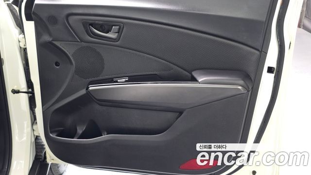 KG Mobility (SsangYong) Tivoli Air Diesel AX 2WD 2018 — фото 24