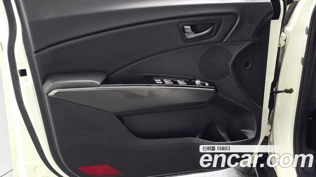 KG Mobility (SsangYong) Tivoli Air Diesel AX 2WD 2018 — фото 25