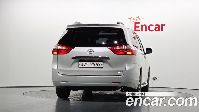 Toyota Sienna 3.5 AWD 2018 — фото 4