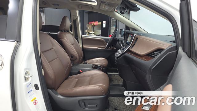 Toyota Sienna 3.5 AWD 2018 — фото 11