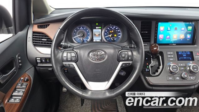 Toyota Sienna 3.5 AWD 2018 — фото 14