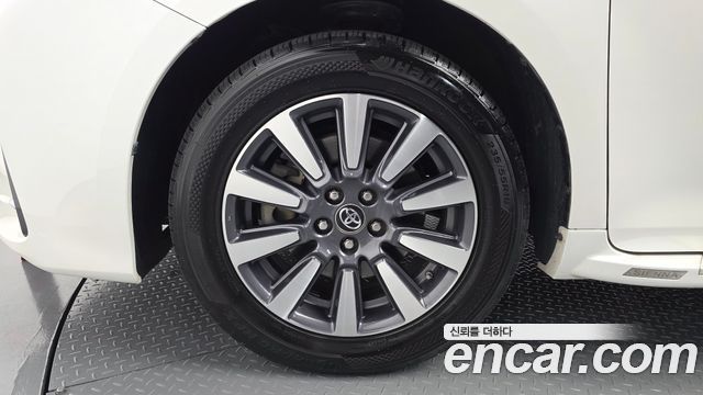 Toyota Sienna 3.5 AWD 2018 — фото 21