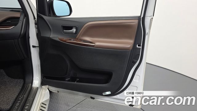 Toyota Sienna 3.5 AWD 2018 — фото 24