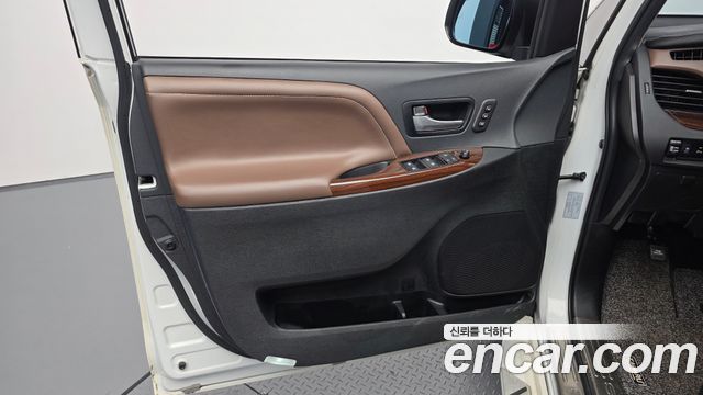 Toyota Sienna 3.5 AWD 2018 — фото 25