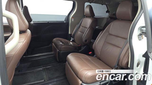 Toyota Sienna 3.5 AWD 2018 — фото 26