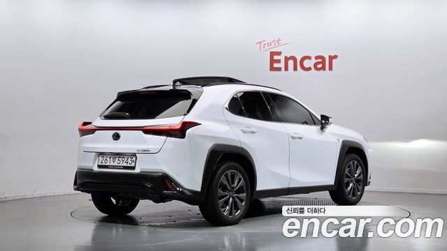 Lexus UX250h 2.0 F-Sport 2WD 2024 — фото 2