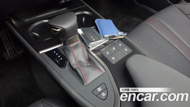Lexus UX250h 2.0 F-Sport 2WD 2024 — фото 9