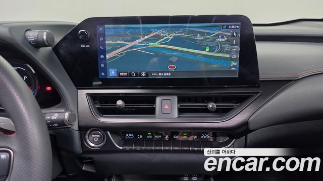 Lexus UX250h 2.0 F-Sport 2WD 2024 — фото 12
