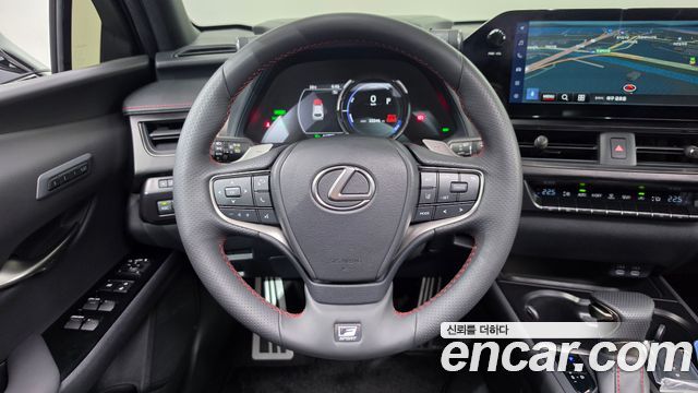 Lexus UX250h 2.0 F-Sport 2WD 2024 — фото 13