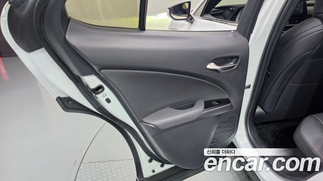 Lexus UX250h 2.0 F-Sport 2WD 2024 — фото 25