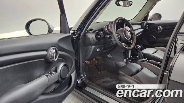 MINI Cooper 5Door Standard 3rd 2019 — фото 10