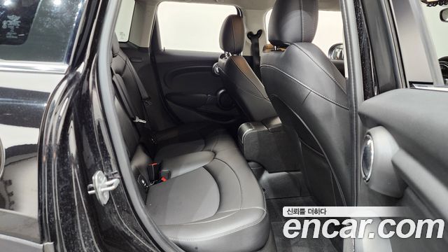 MINI Cooper 5Door Standard 3rd 2019 — фото 11