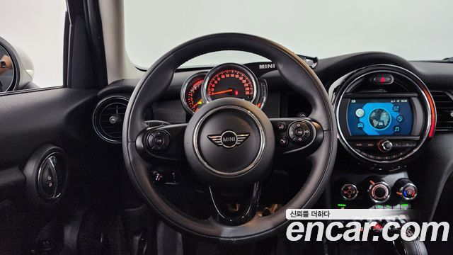MINI Cooper 5Door Standard 3rd 2019 — фото 12