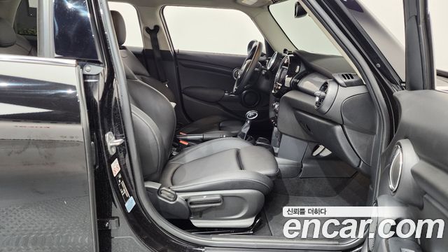 MINI Cooper 5Door Standard 3rd 2019 — фото 26